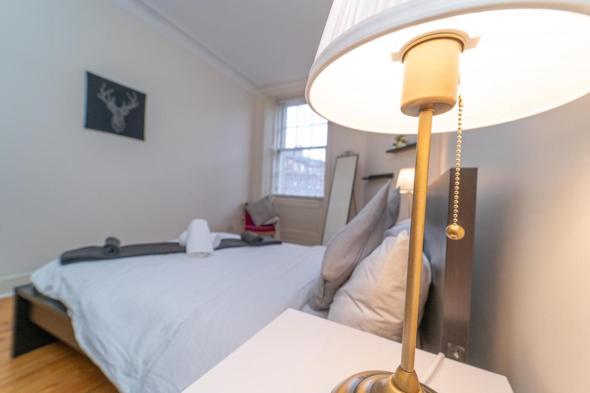Large City Corner Apartment Эдинбург Экстерьер фото